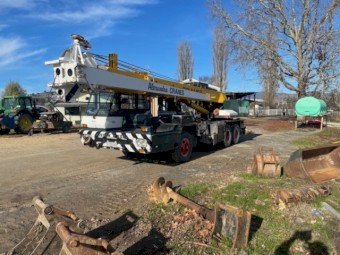 1984 Nissan Carrier Crane