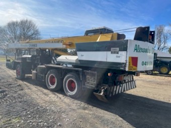 1984 Nissan Carrier Crane