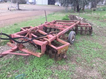 International 24 plate offset disc