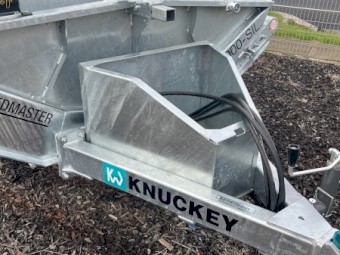 Knuckey Trailing Bale Feeder