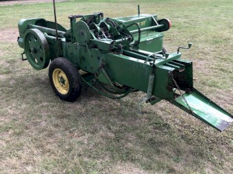 John Deere 24T baler