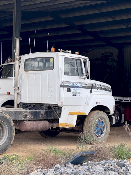 Ford L8000