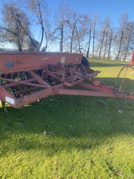 International 6-2 24 run Combine