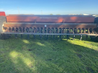 International 6-2 24 run Combine