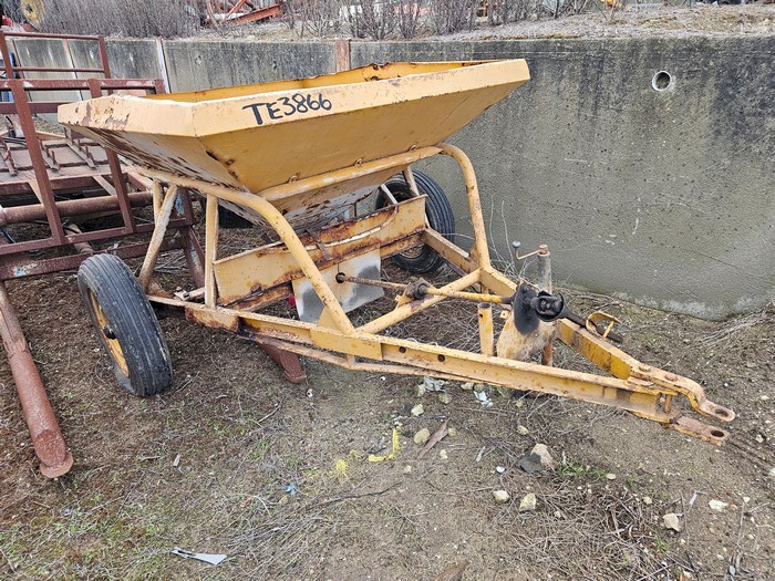 Trailing Super & Fertiliser Spreader