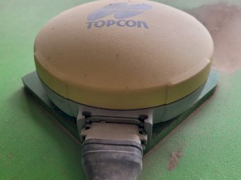 Topcon X25 GPS Guidance system with Lightbar.