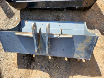 Sigma 4 Loader  C/W Bucket. suit Case Maxxum ,New old stock