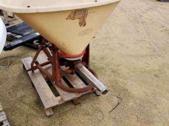 Vicon Vari fertiliser spreader