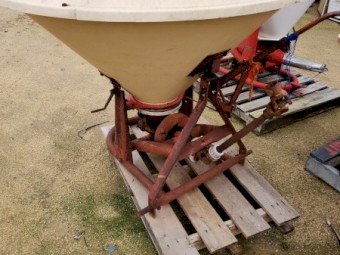 Vicon Vari fertiliser spreader