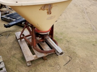 Vicon Vari fertiliser spreader