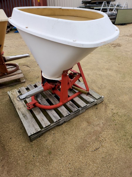 Vicon Vari wagtail fertiliser spreader