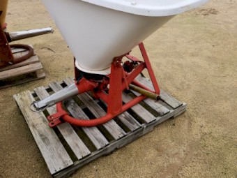 Vicon Vari wagtail fertiliser spreader