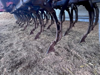 International 511  Combine