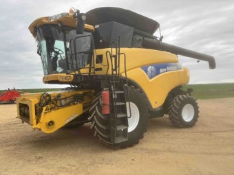 2009 New Holland CR9070 Header & 40ft 2009 Macdon D60 