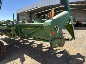 John Deere 894 corn front 