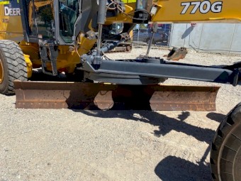 JOHN DEERE 770G 2014 BUILD 12200 HRS