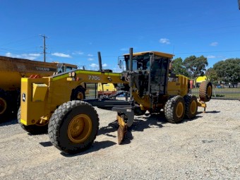 JOHN DEERE 770G 2014 BUILD 12200 HRS