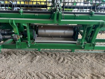 2017 John Deere 640D Draper front