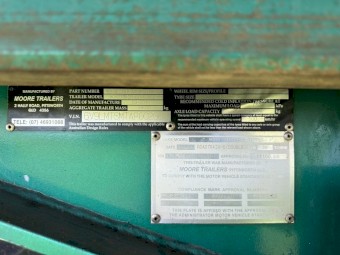 2010 Moore convertible  A rollback tipper 