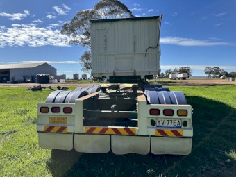 2010 Moore convertible  A rollback tipper 
