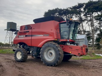 2016 Case IH 7240 Axial-Flow Header with Front and Trailer