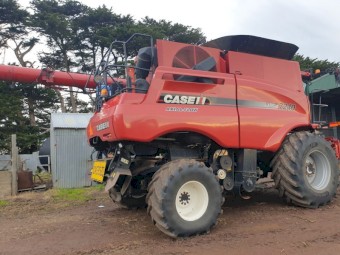 2016 Case IH 7240 Axial-Flow Header with Front and Trailer