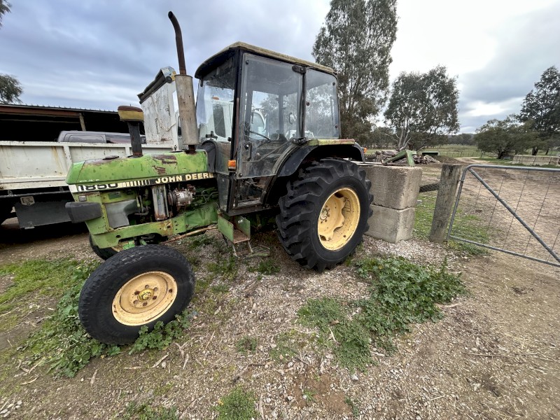 John Deere 1850 runs needs work 