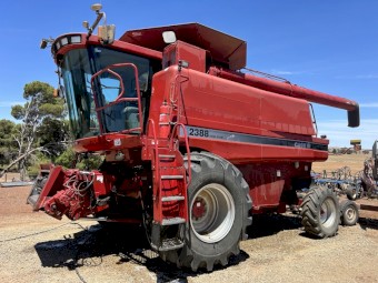 Case IH 2388 Exclusive Header with Front and Trailer