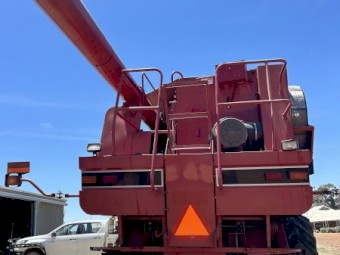 Case IH 2388 Exclusive Header with Front and Trailer