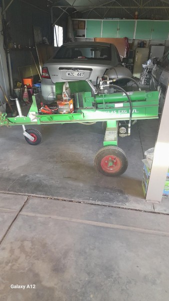 Douglas Engineering P/L Woodspliter