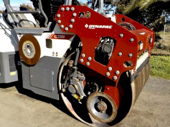 11/2019 DYNAPAC CC2200 ARTICULATED TWIN SMOOTH DRUM ROLLER