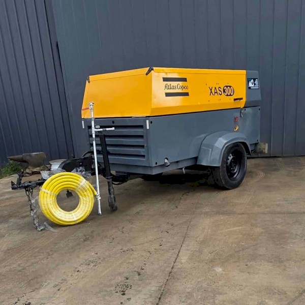 Atlas Copco XAS 300 Compressor + Blowgun & 20m 3/4" Air Hose