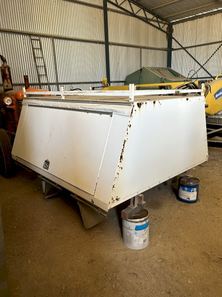 Wallaroo Metal Fabricators Canopy