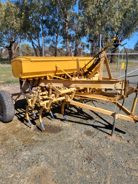 Connor Shea 18 tyne seeder 