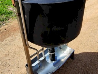 Pig feeders wet/dry Aussie made