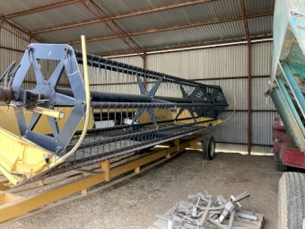 1997 Case IH 2166 Header with Fronts and Trailers