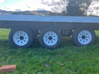 Tri-Axle Flat Top Plant Trailer