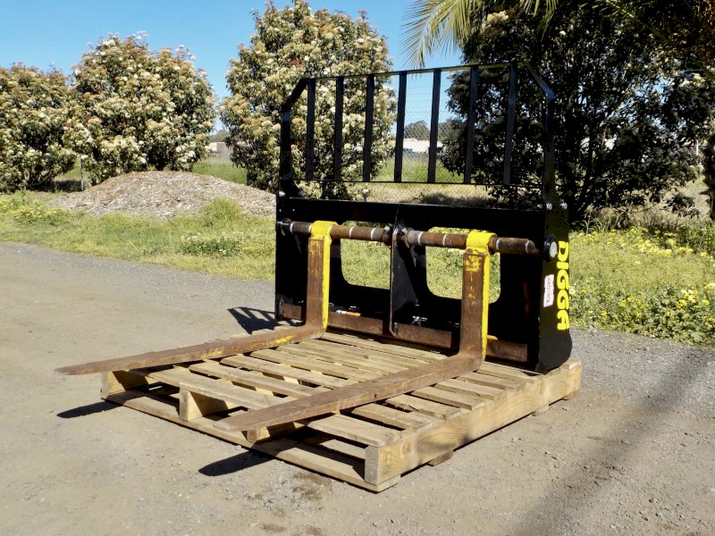 2022 DIGGA HEAVY DUTY SKID STEER PALLET FORKS/FORKLIFT ATTACHMENT