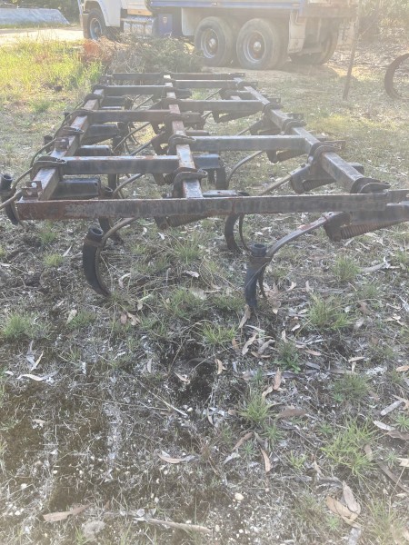 International vibrashank undercarrage