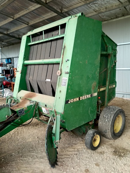 John Deere 535 Baler