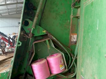 John Deere 535 Baler