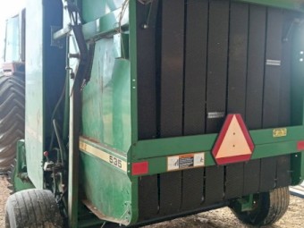 John Deere 535 Baler