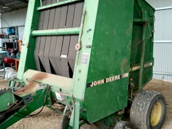 John Deere 535 Baler
