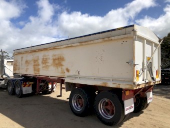 1984 28ft White Bogie Tipper