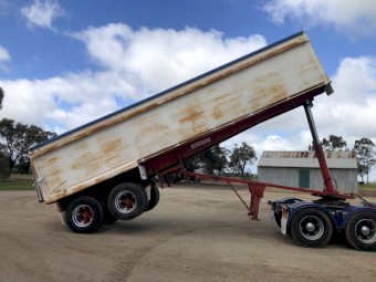 1984 28ft White Bogie Tipper