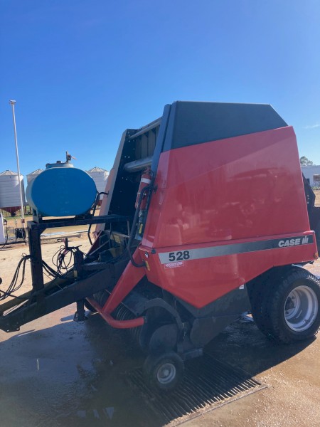 Case IH 528 Round Hay Baler