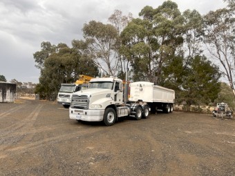 2010 Mack Granite Prime Mover with PTO Hydraulics