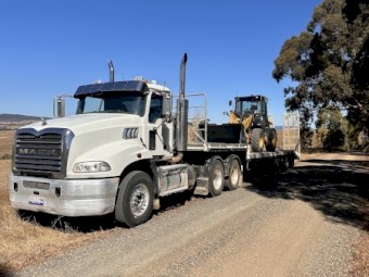 2010 Mack Granite Prime Mover with PTO Hydraulics