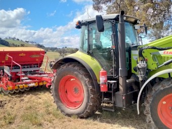 Claas Arion 620C tractor
