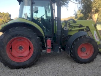 Claas Arion 620C tractor